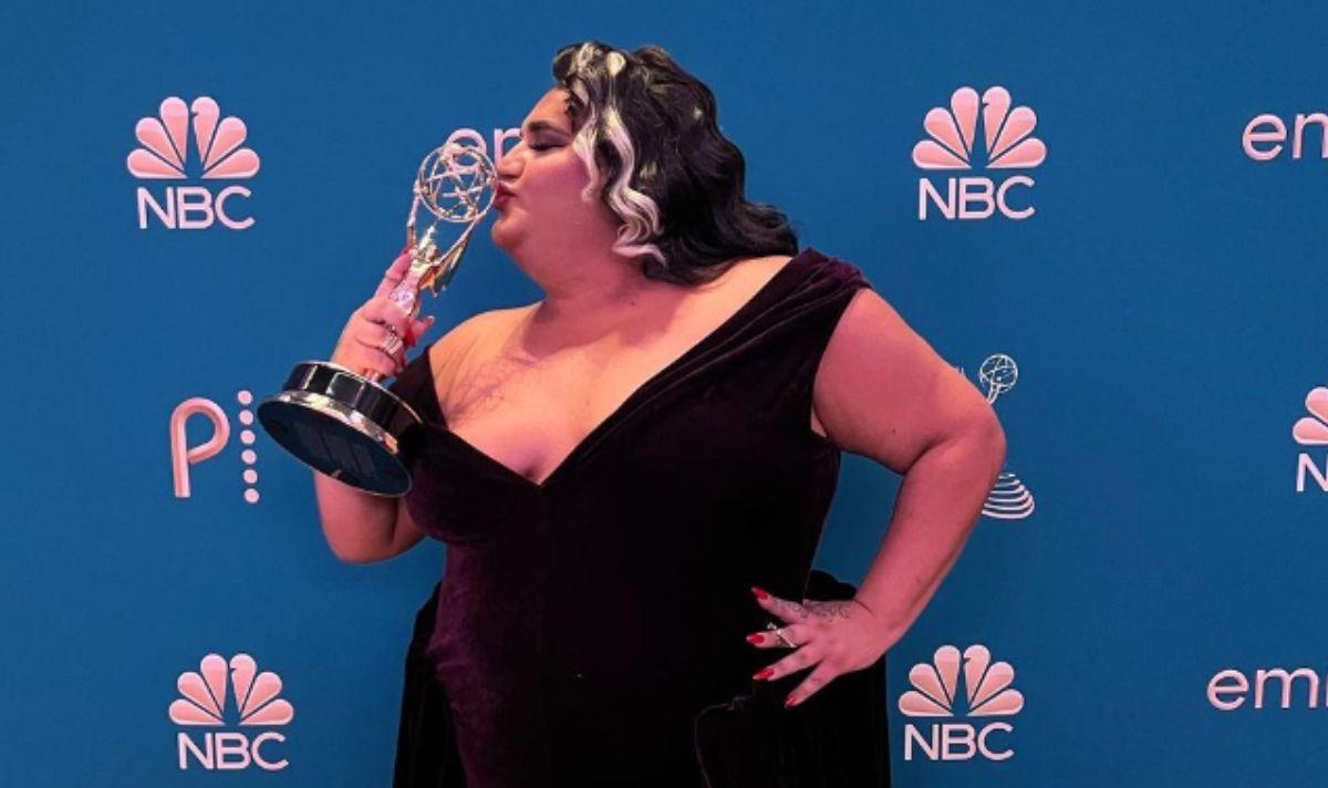 Jayla Sullivan poses at the Emmy Awards with a trophy, giving it a kiss