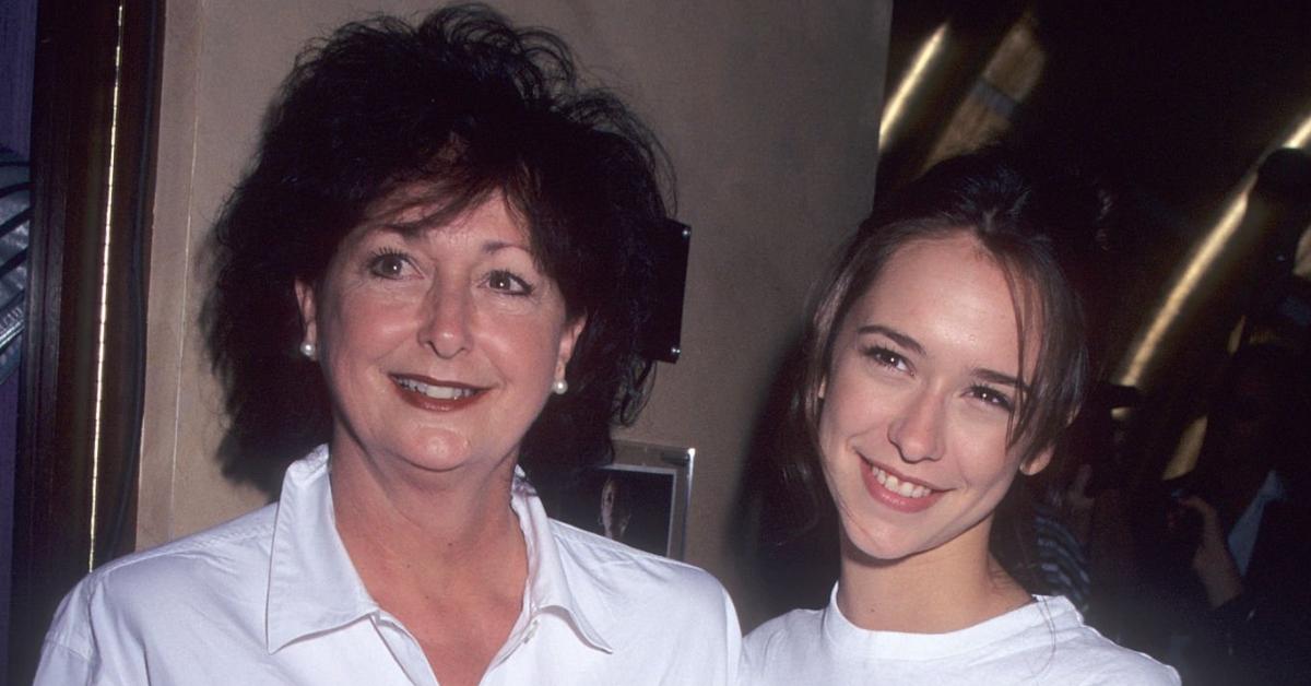 Jennifer Love Hewitt and her mom, Patricia Mae, on Aug. 5, 1996 at the Fashion Cafe in New York City.