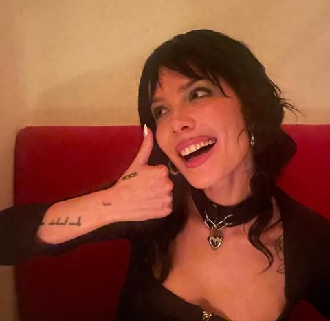 Halsey giving thumbs up