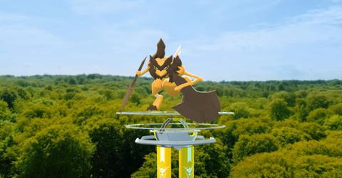 Kleavor posing in Pokémon GO.