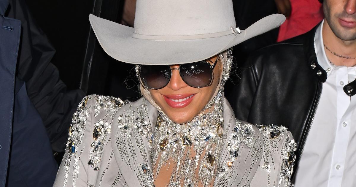 Beyoncé in a cowboy hat