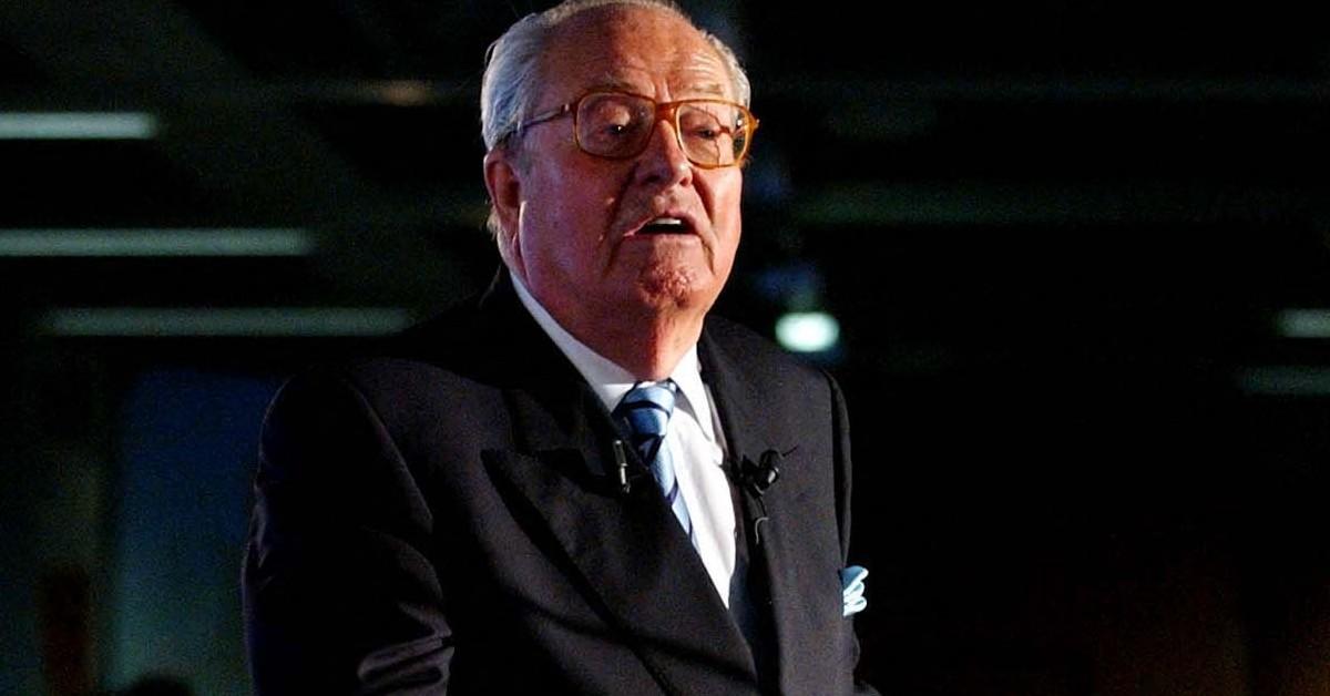 Jean-Marie Le Pen giving a speech