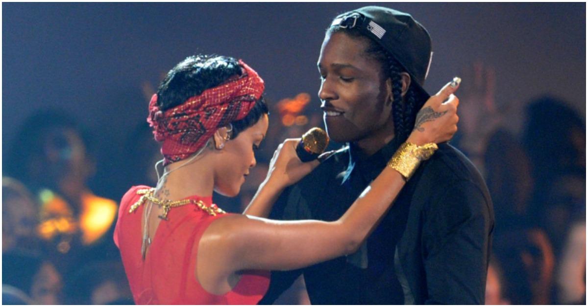 (gd) : Rihanna et A$AP Rocky se produisent ensemble aux VMA 2012.