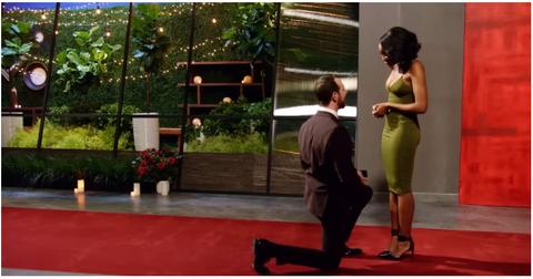 (l-r): Cameron proposing to Lauren on 'Love Is Blind.'