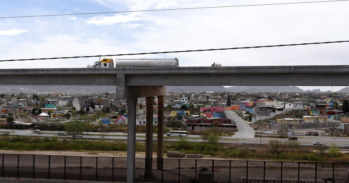 Residents in El Paso, Texas and see Ciudad Juárez, Mexico across the interstate