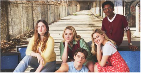 (l-r): 'Cruel Summer' Season 1 cast members Chiara Auriela as Jeanette Turner, Harley Quinn Smith as Mallory Higgins, Froy Gutierrez as Jamie Henson, Allius Barnes as Vince Fuller, and Olivia Holt as Kate Wallis