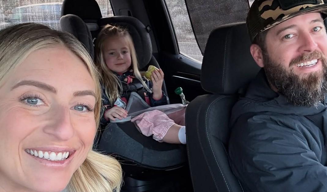 Jasmine Roth and her husband in a car