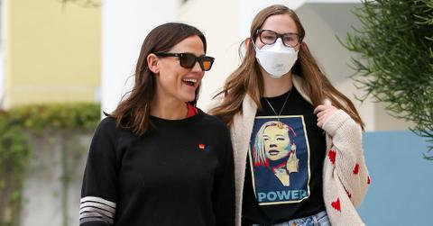 Violet Affleck wearing a mask while walking with mom Jennifer Garner.