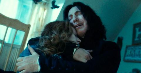 Snape cradles Lily's dead body