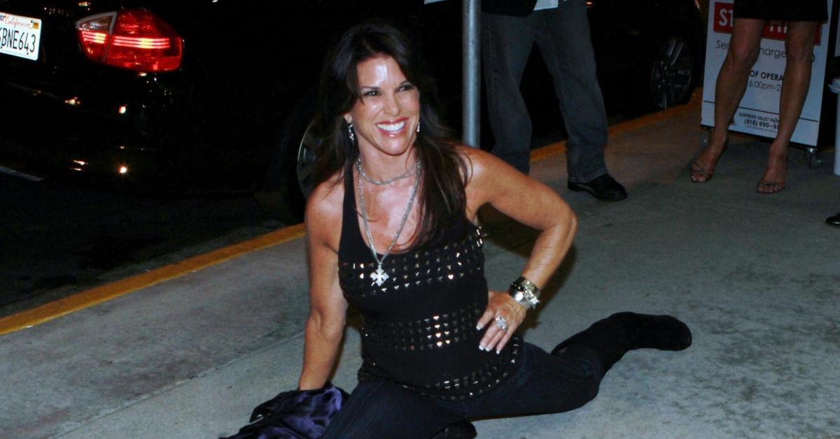 Lynne Curtin posing at an event.