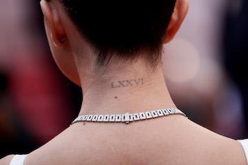 selena gomez back of nack tattoo