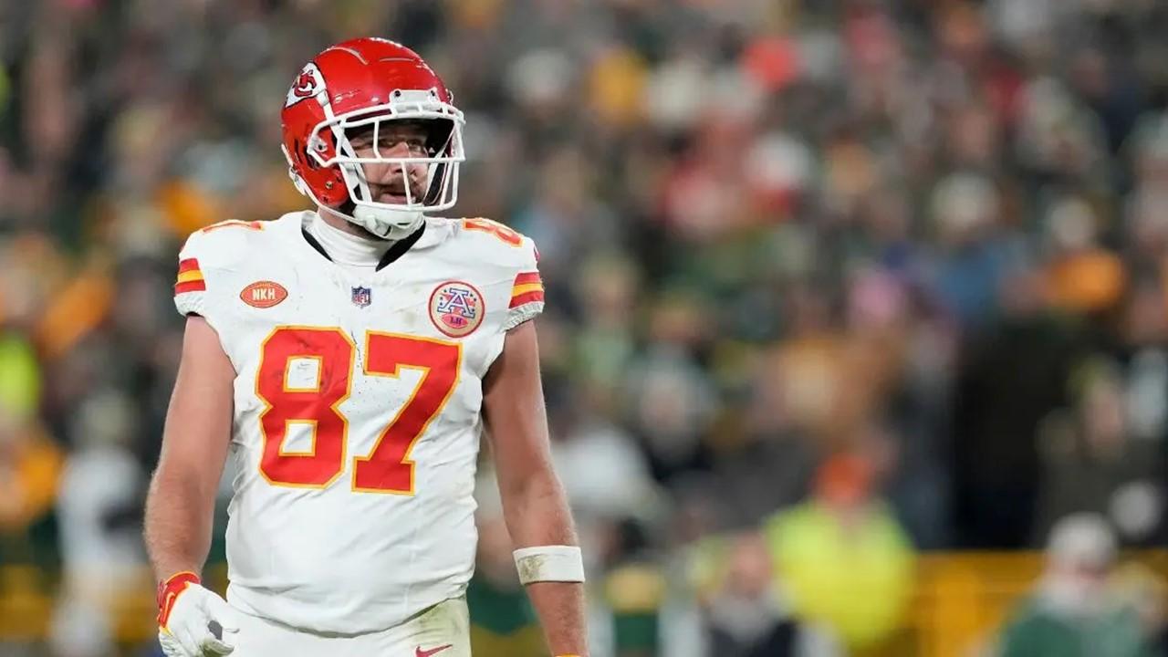  Travis Kelce of the Kansas City Chiefs in the first half against the Green Bay Packers
