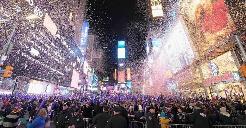 New Years Eve 2021 Events Near Me — Where to Celebrate the End of 2020!