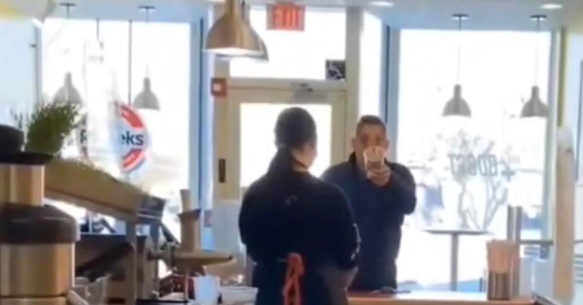 ¿Por qué un pequeño atacó a un empleado de una tienda de batidos en un TikTok ahora vírico?