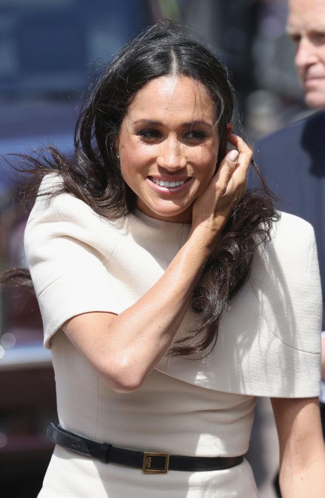 meghan markle wind hair