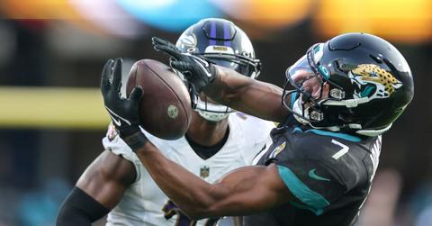 Zay Jones catching a ball for the Jaguars in 2022.