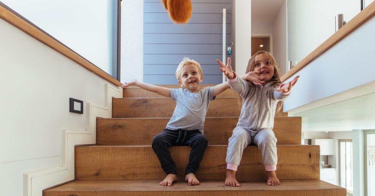 kids prepared to catch a toy picture id