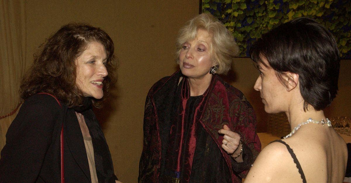 (l-r): Lucy Simon, Joanna Simon, and Jeanine Tesori talking at an event.