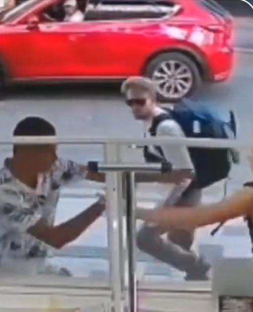 Boyfriend hides behind wall during his girlfriend's mugging