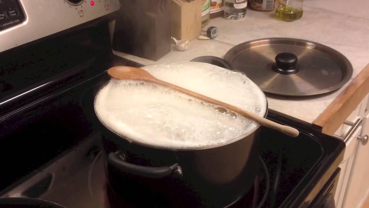 boiling water wooden spoon