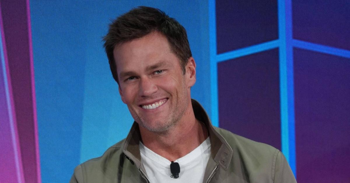 NFL Fans Want to Know Tom Brady Still Wears One Glove