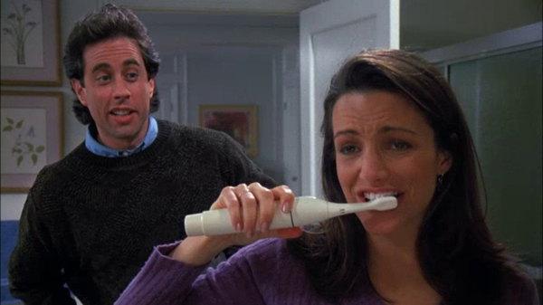 Seinfeld and his girlfriend in "The Pothole"