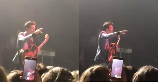 harry styles on stage