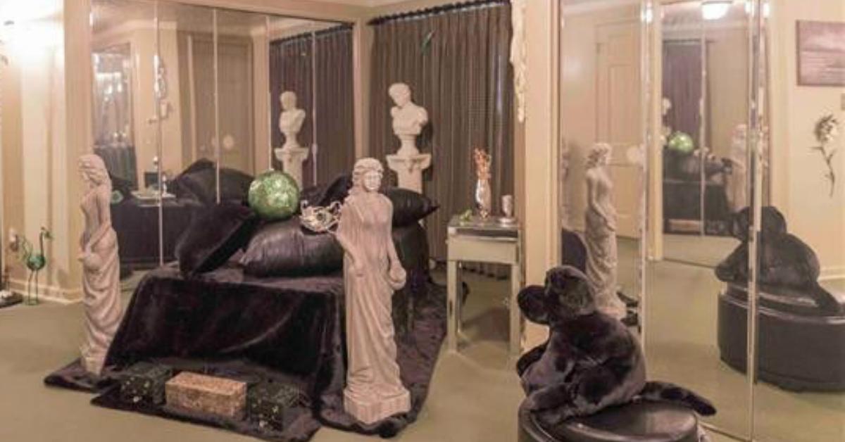 House Full of Statues Shocks the