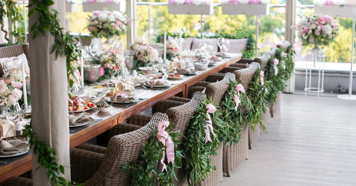 wooden-chairs-with-a-laurel-wreath-on-terrace-restaurant-picture-id826047370-1542303926579-1542303928700.jpg