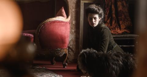 ella-rumpf-freud-netflix-1585001811119.jpg