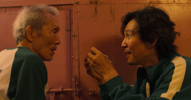 O Yeong-su as Oh Il-nam and Lee Jung-jae as Seong Gi-hun