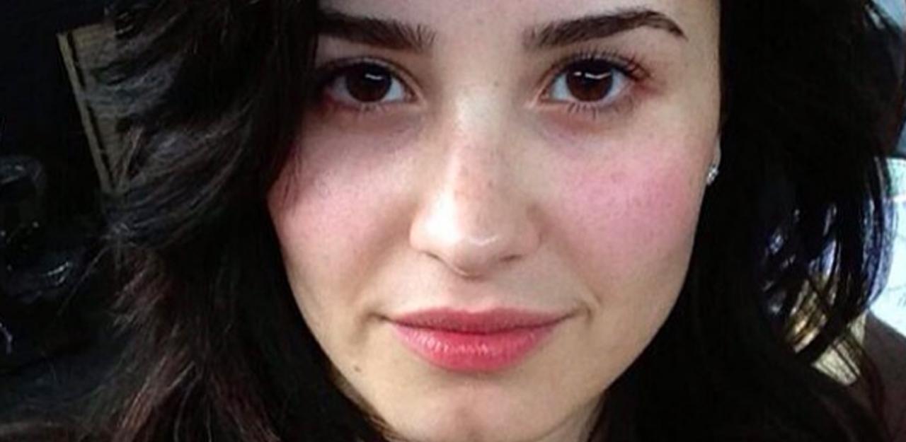 Celebrities With No Makeup — Stars Lying About Makeup Free Selfies