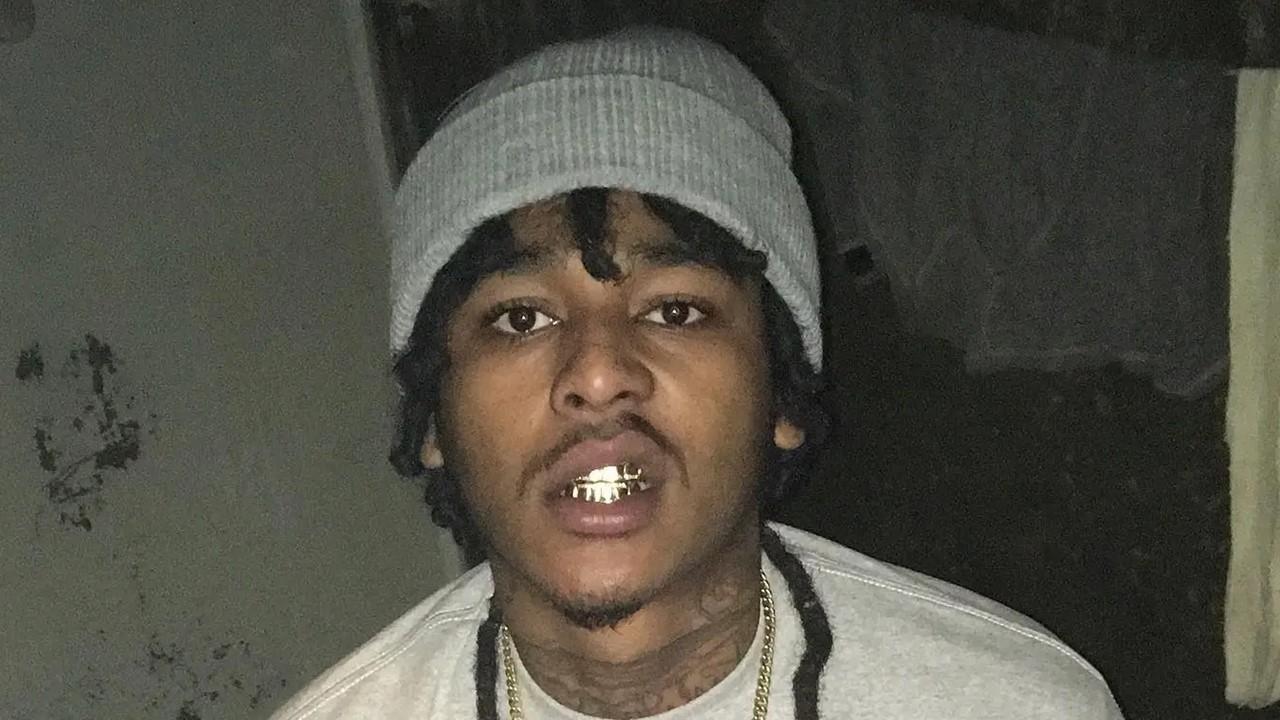 Yatta Bandz shows his grill in jail.