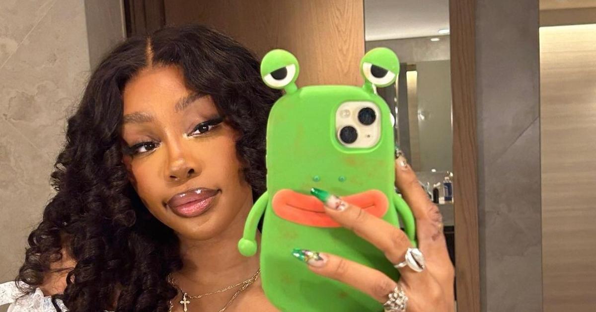 Fan asks SZA for help with math homework