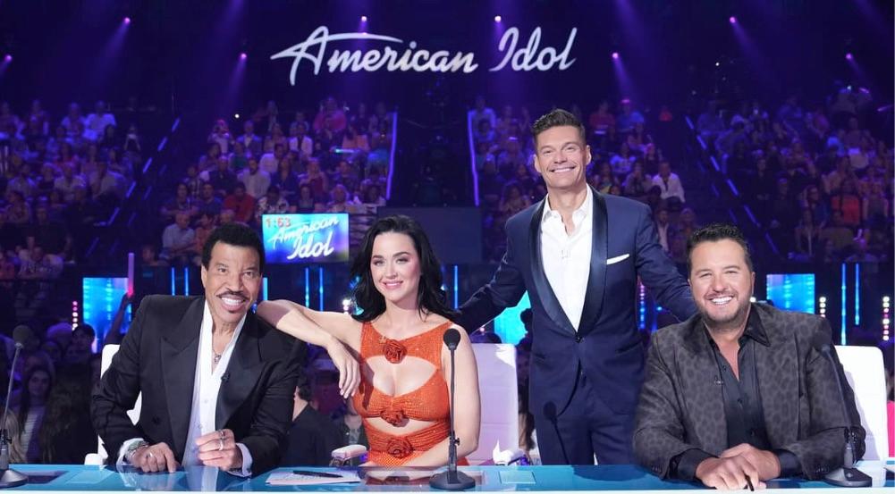 Lionel Richie, Katy Perry, Ryan Seacrest, and Luke Bryan pose for American Idol. 