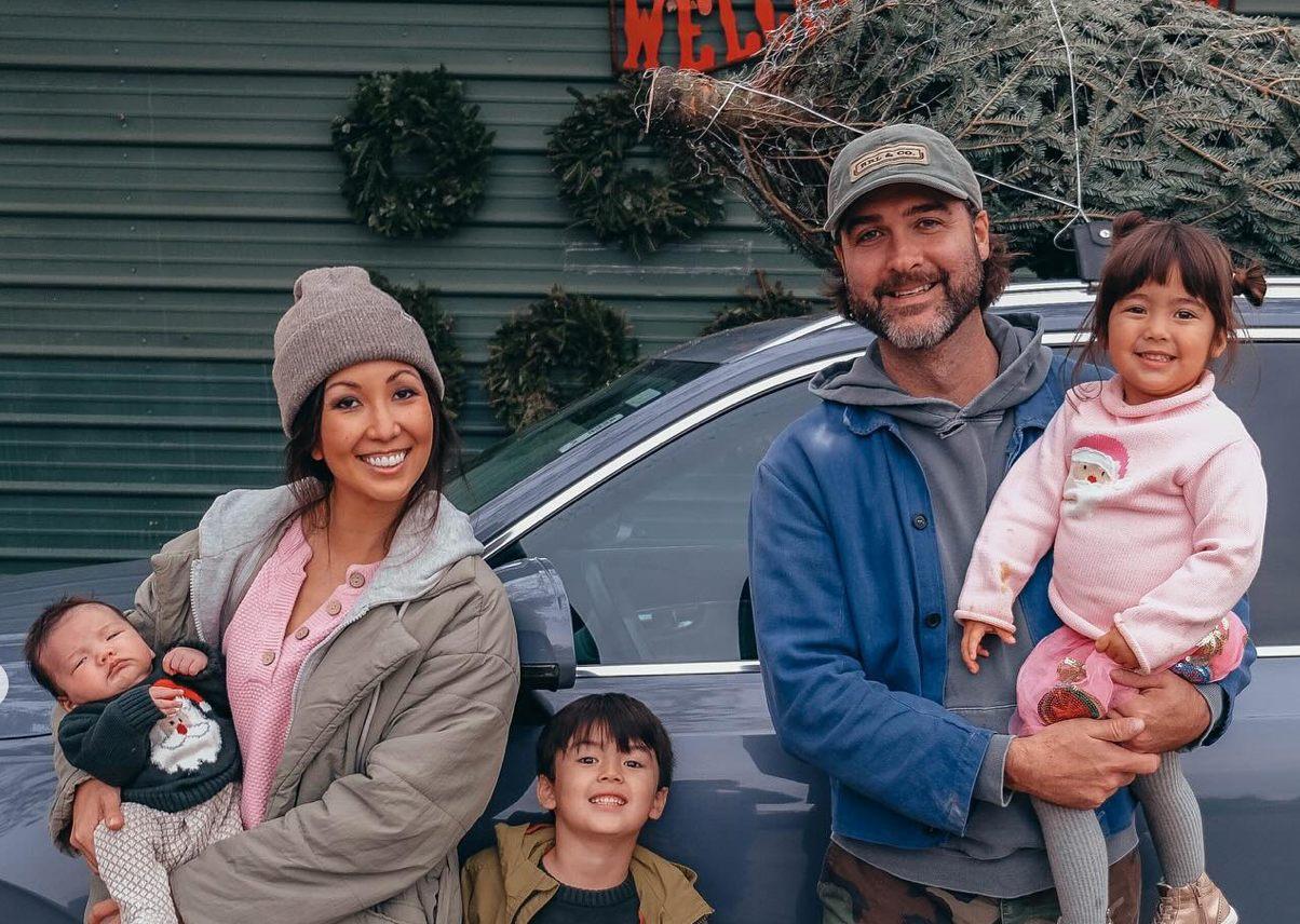 Rebecca Robertson Loflin, her husband, and their three kids.