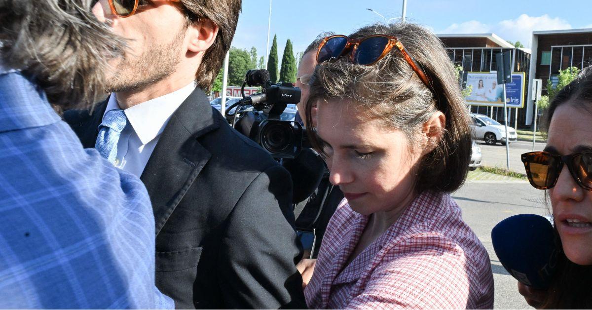Amanda Knox entering a courthouse in Florence.