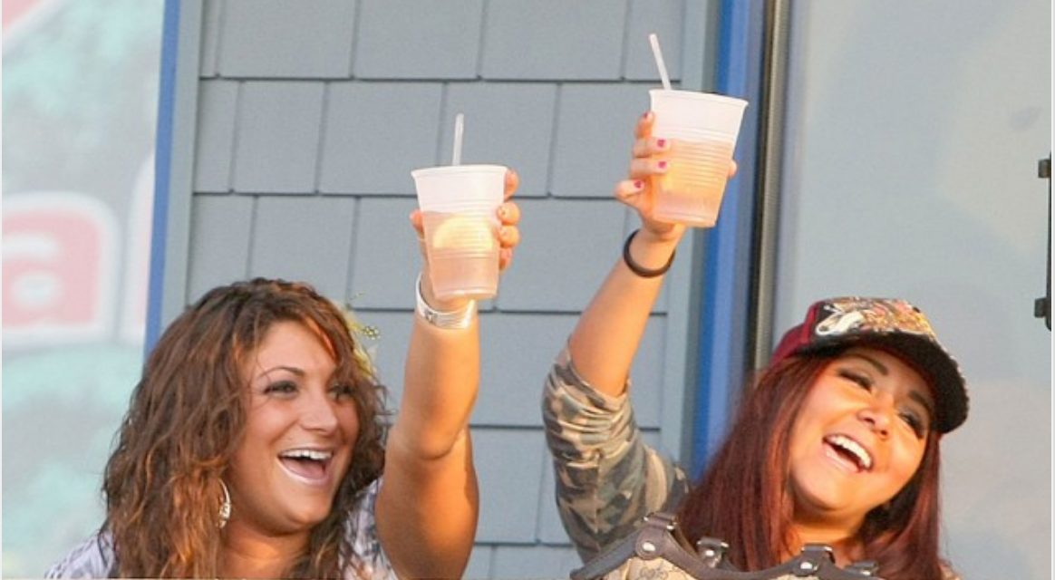 Deena and Snooki day drinking.
