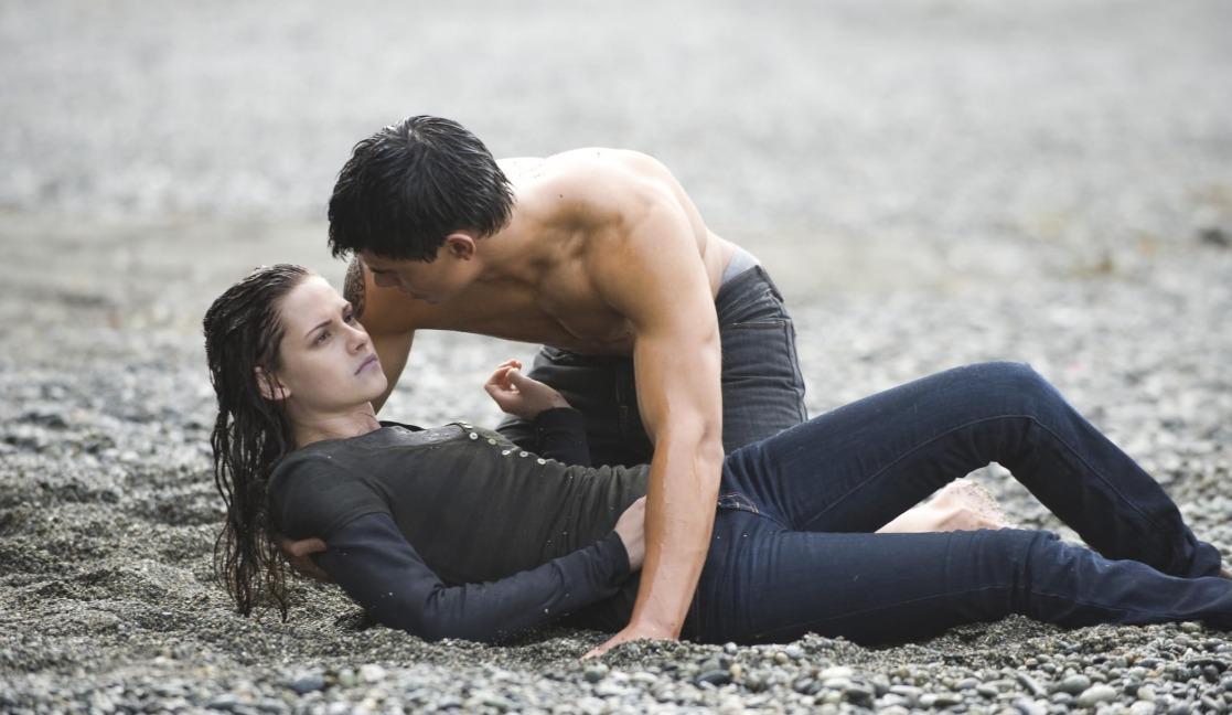 taylor-lautner-kristen-stewart-new-moon