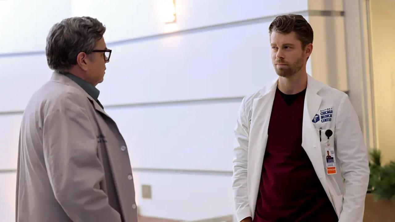 (l-r) Dr. Daniel Charles (Oliver Platt) and Dr. Mitch Ripley (Luke Mitchell)