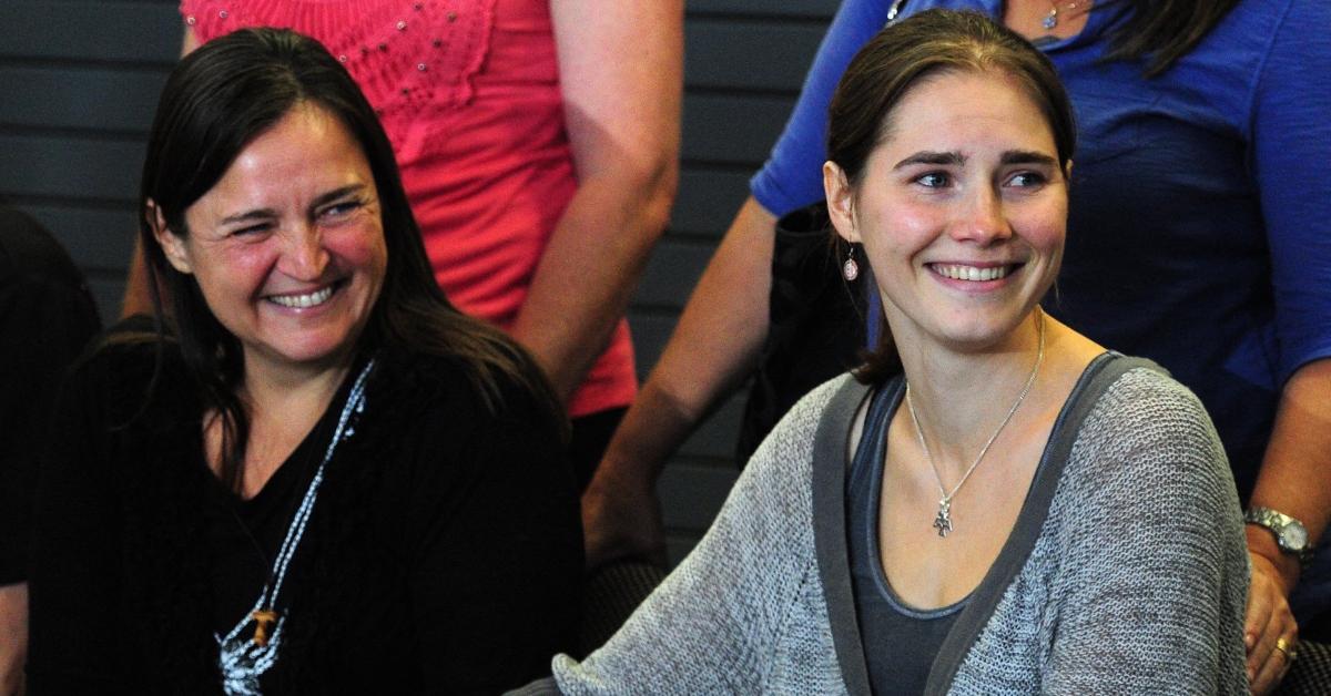 Amanda Knox (R) with her mother