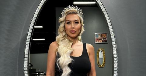 Tigerlily Taylor Abdelfattah poses in a mirror for a photo wearing a crown