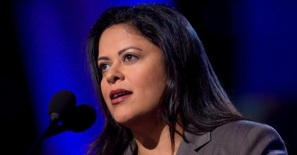 Barack Obama Sisters: Details About Maya Soetoro-Ng and Auma Obama