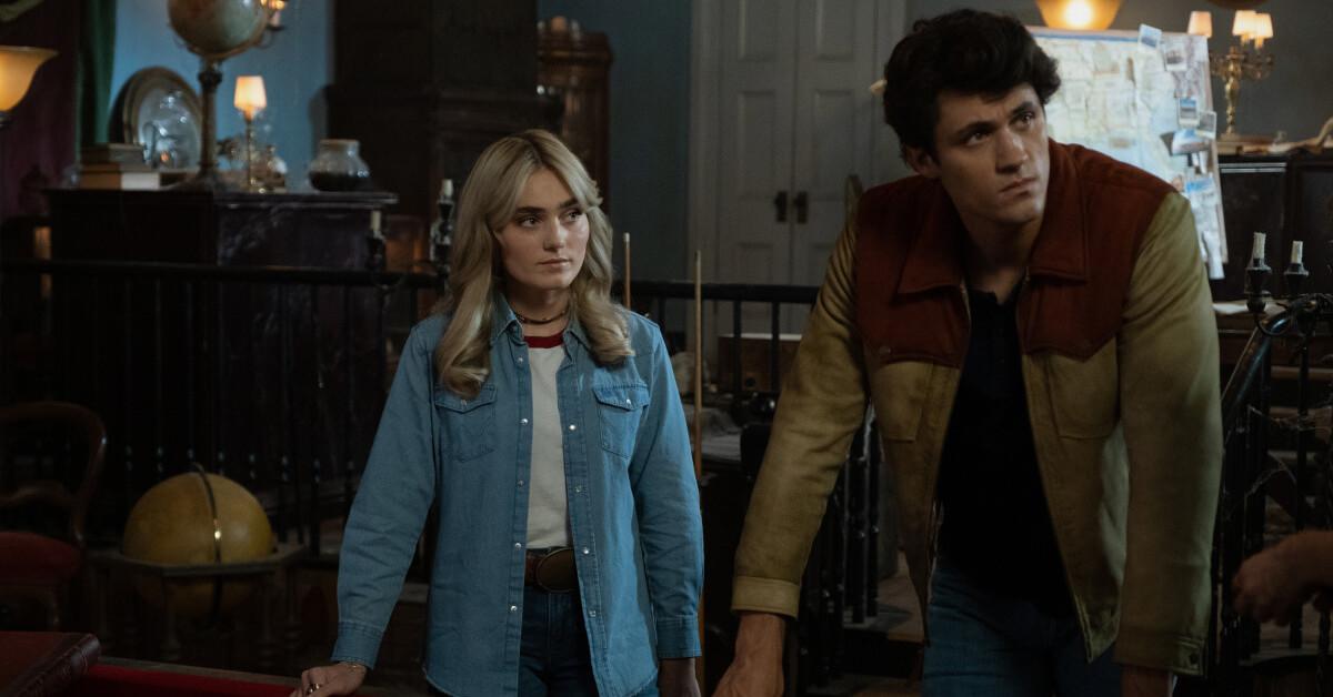 Meg Donnelly as Mary Campbell and Drake Rodger as John Winchester