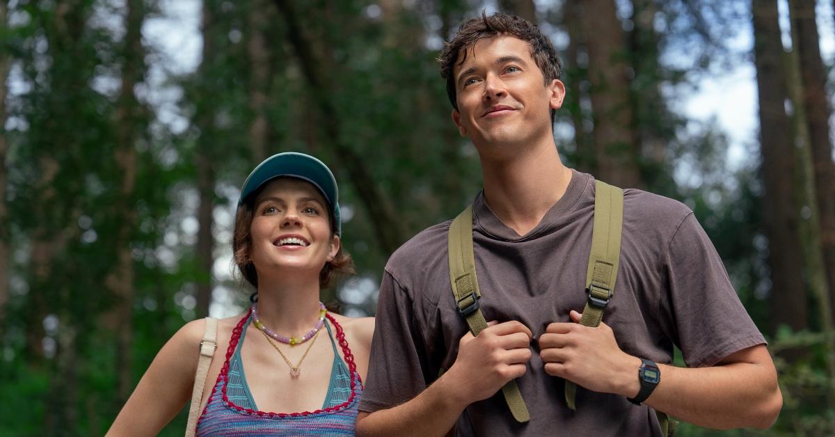 Emily Bader and Tom Blyth as Poppy and Alex