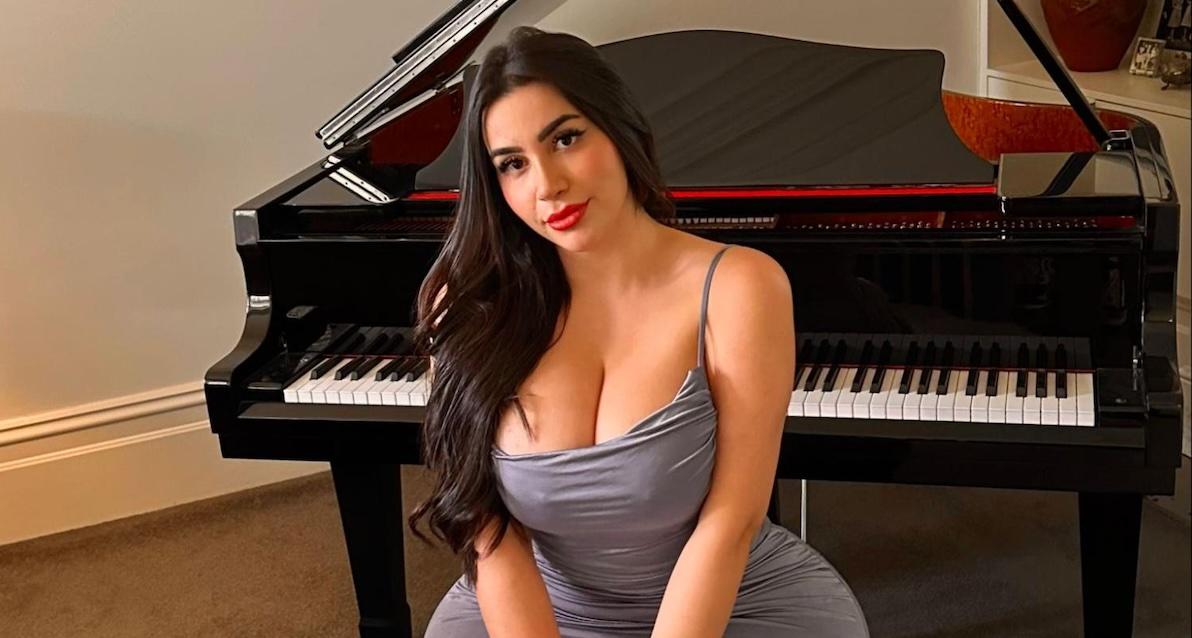 Amelia Grey