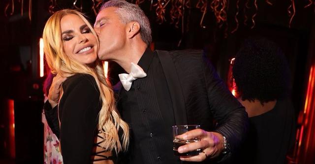 Todd kissing Alexia Nepola on the cheek