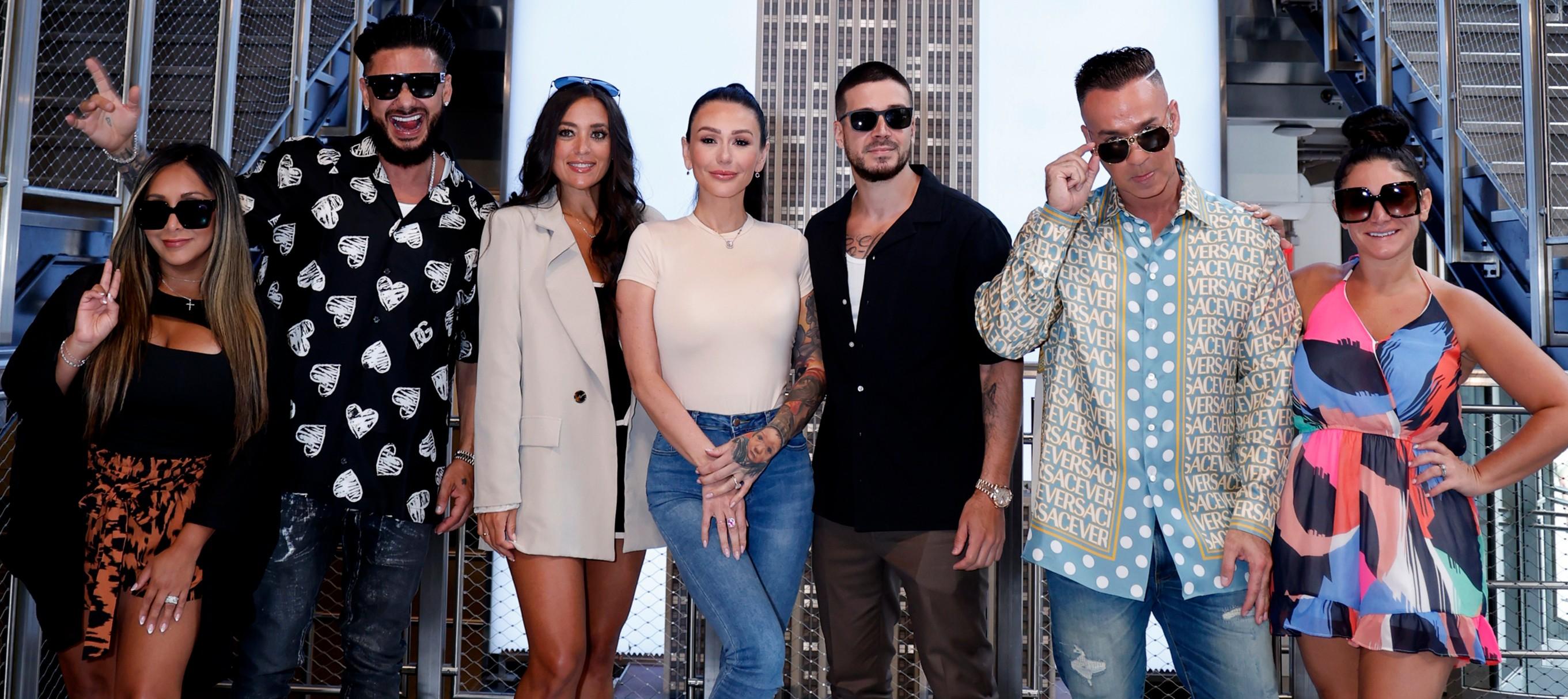 Nicole "Snooki" Polizzi, Paul "DJ Pauly D" DelVecchio, Sammi "Sweetheart" Giancola, Jenni "JWOWW" Farley, Vinny Guadagnino, Mike "The Situation" Sorrentino and Angelina Pivarnick visit The Empire State Building