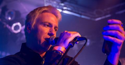 Elijah Blue Allman singing into a mic in 2013.