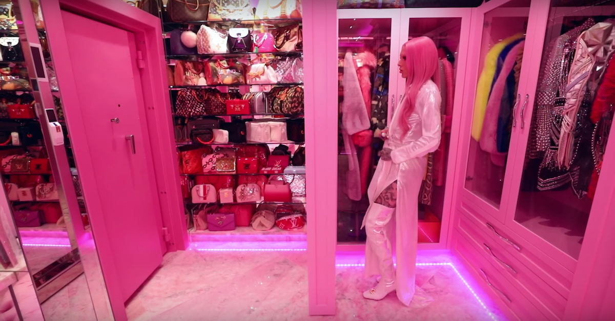 Jeffree Star on X: Do we need a tour of the black vault closet before I  sell my LA house?? 🖤  / X